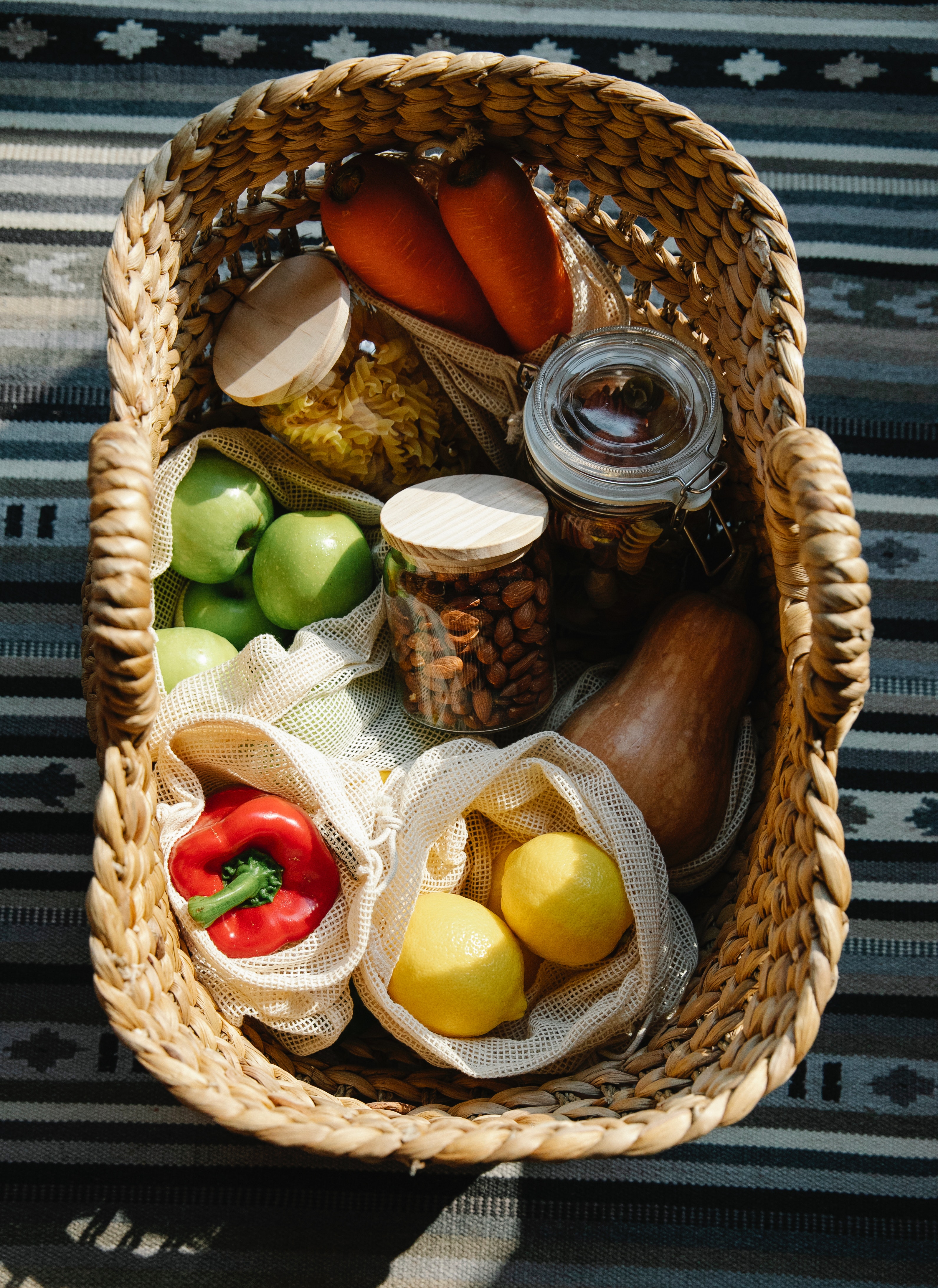 ovoce a zelenina v košíku